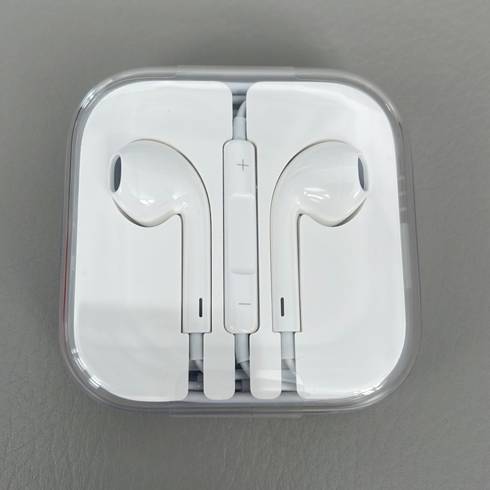 New Apple earbuds